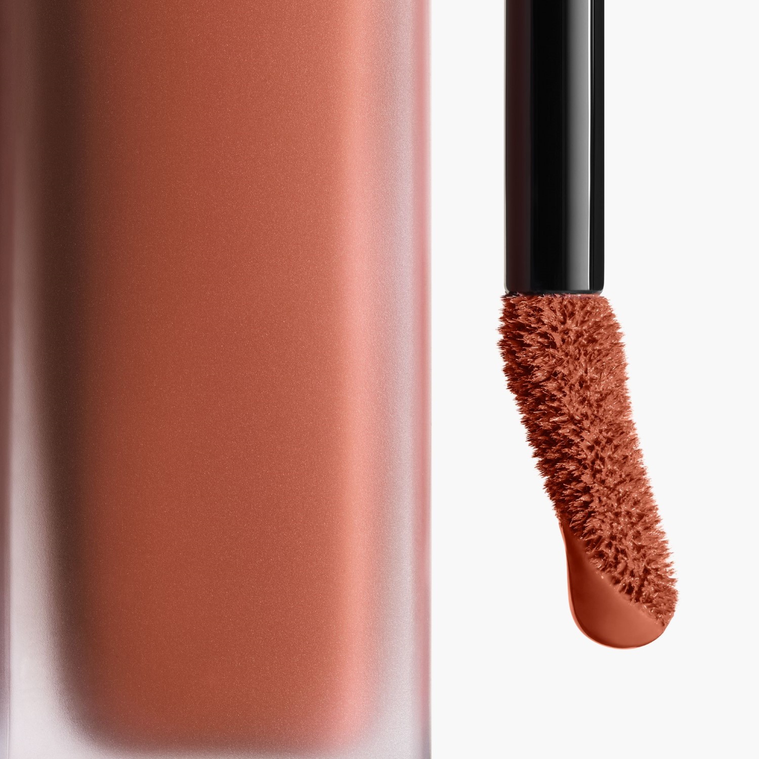 LA BARRA DE LABIOS LÍQUIDA MATE INTENSA DE LARGA DURACIÓN